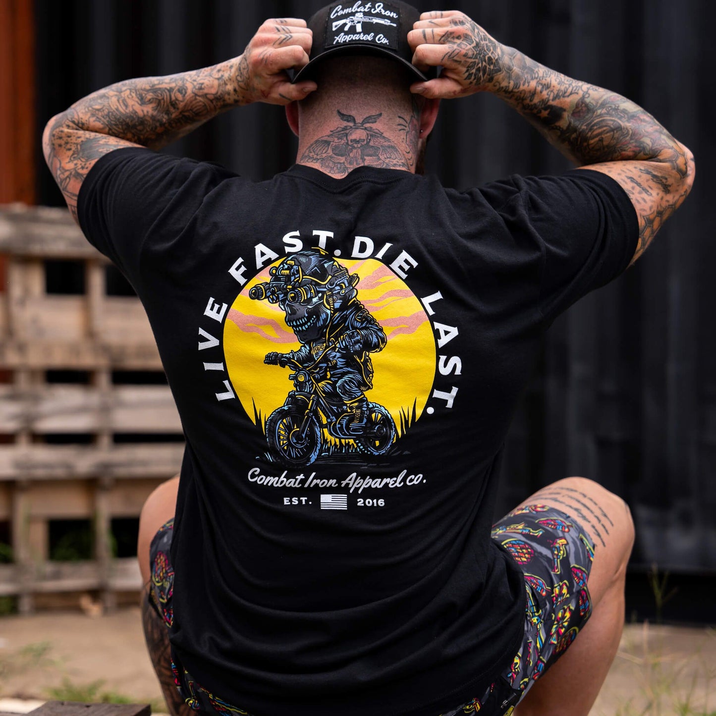 Live Fast. Die Last. Men's T-Shirt