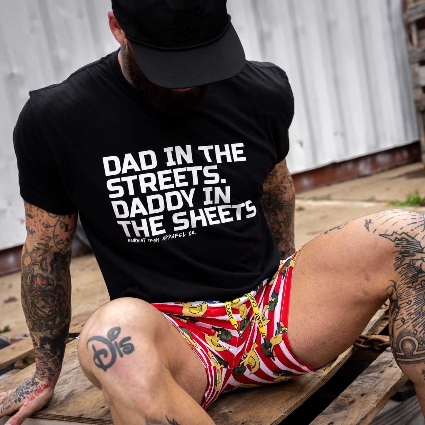 Dad in the Streets. Daddy In the Sheets. Men's T-Shirt