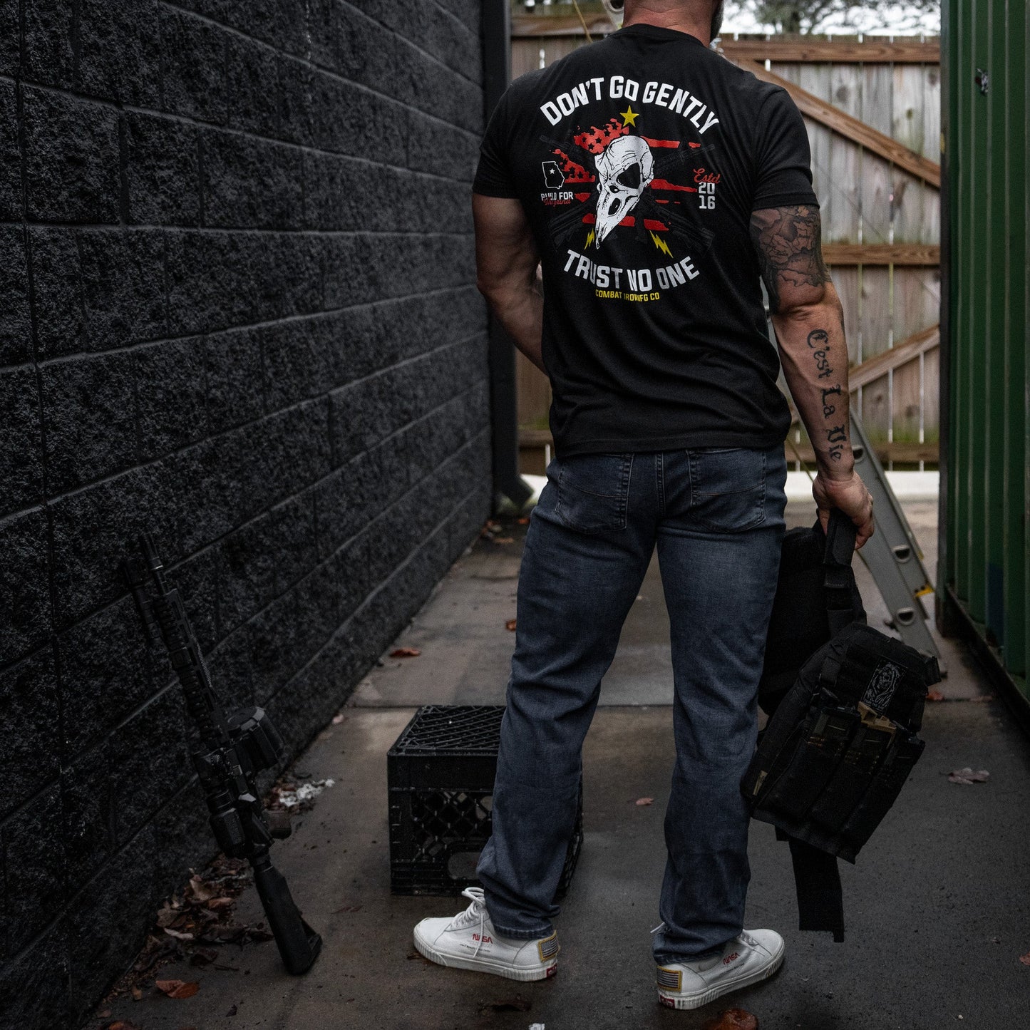 Don't Go Gently. Trust No One Men's T-Shirt