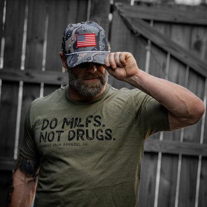 Do Milfs. Not Drugs. Men's T-Shirt