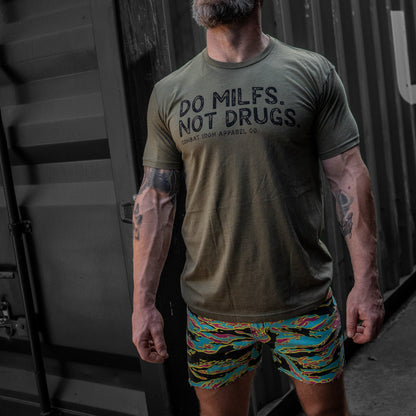 Do Milfs. Not Drugs. Men's T-Shirt
