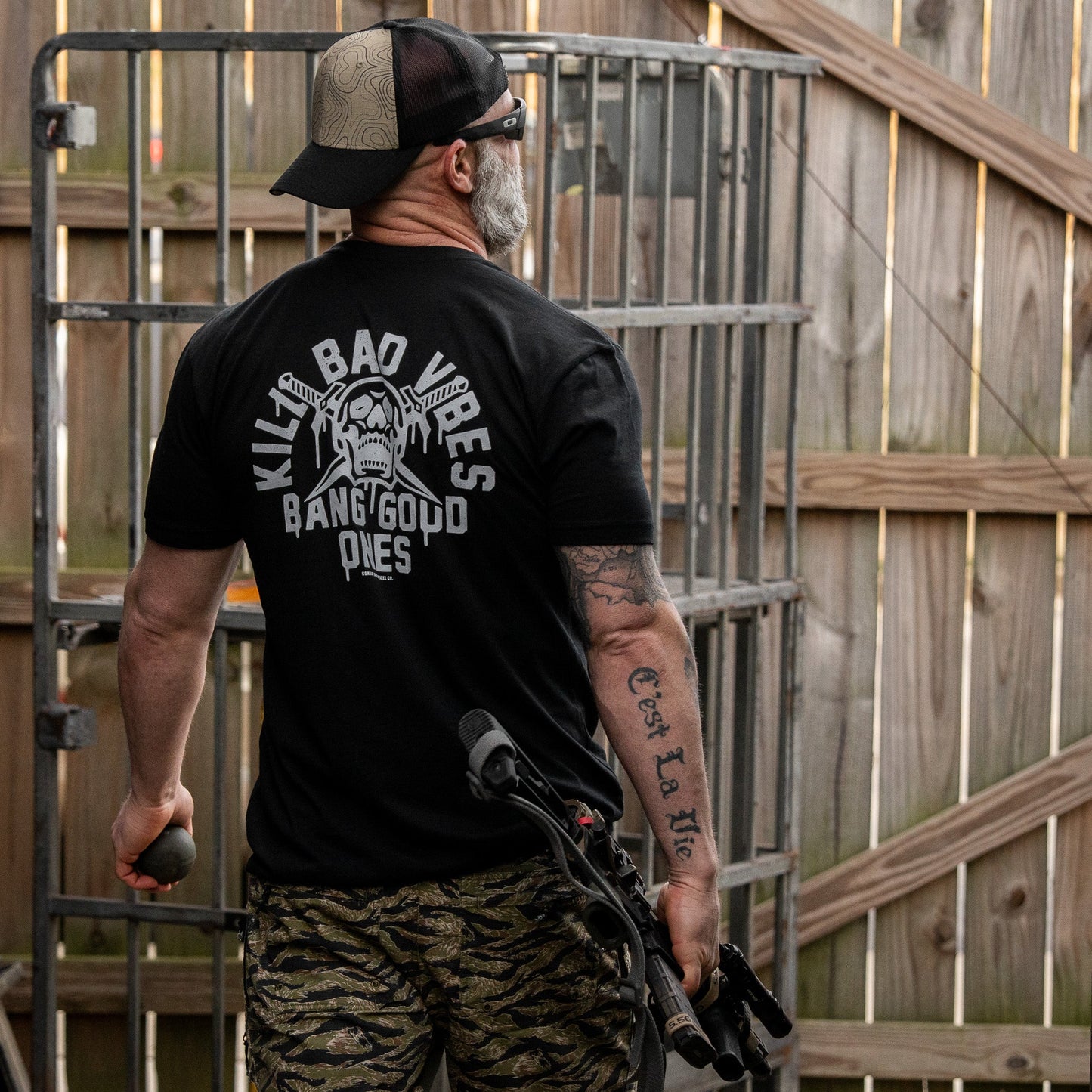 Kill Bad Vibes. Bang Good Ones Skull Men's T-Shirt